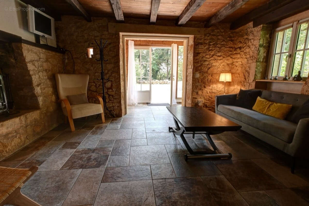 Maison à PUY-L&#039;EVEQUE