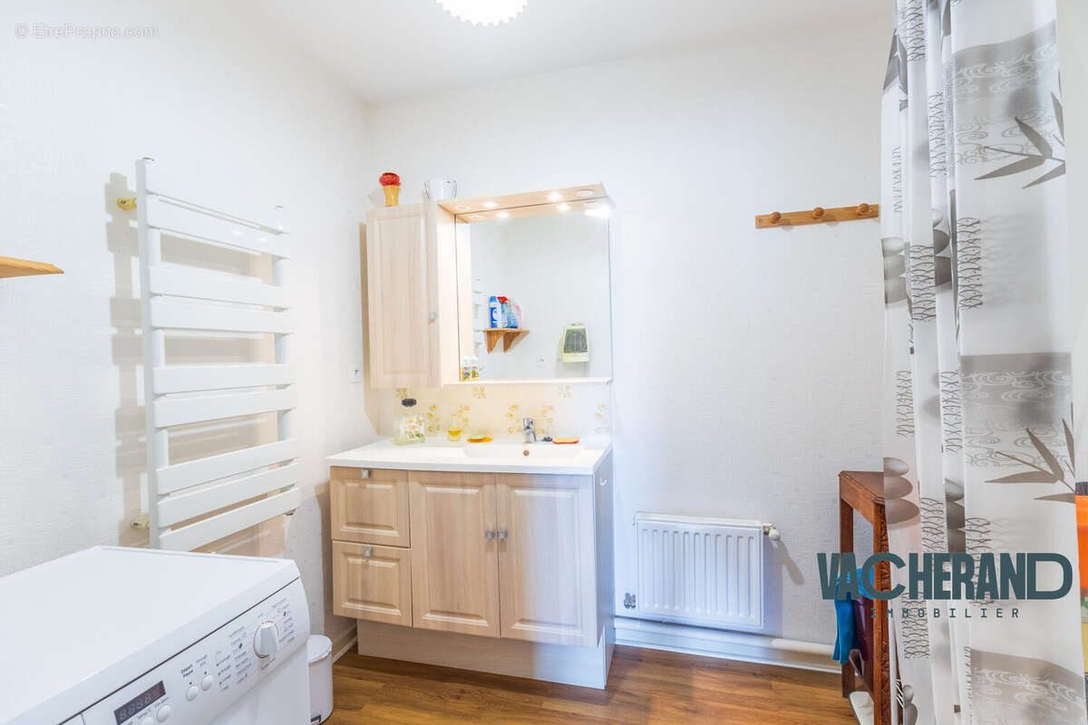 Salle d'eau - Appartement à ERQUINGHEM-LYS