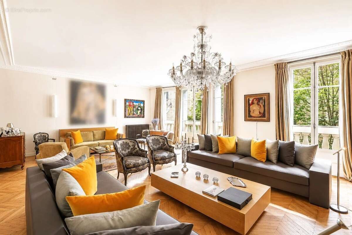 Appartement à PARIS-16E