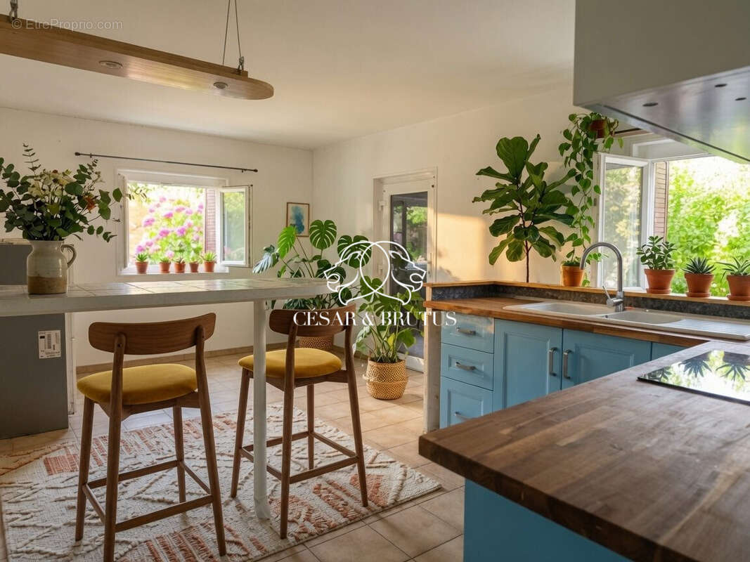 Maison 154 m² à Saint-Genis-Laval  - photo 8
