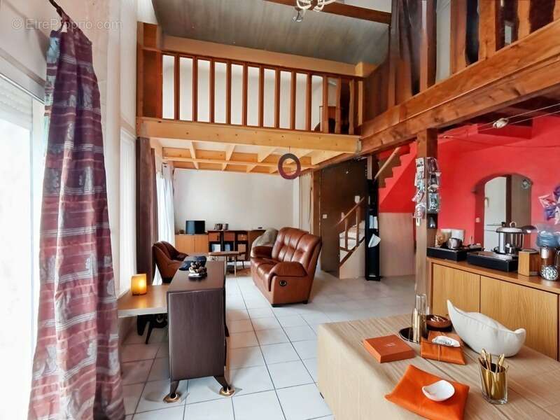 Maison à ROCHE-EN-REGNIER