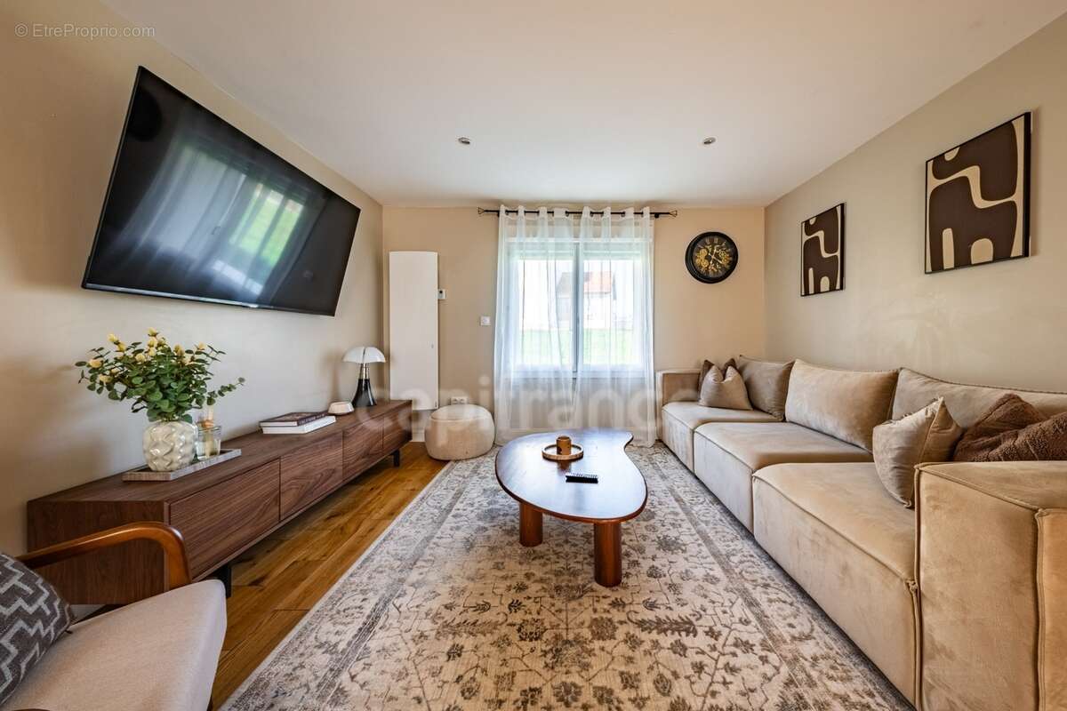 Propriété à vendre composée d'une demeure de Maitre et une deuxième maison avec piscine et jardin - photo 24