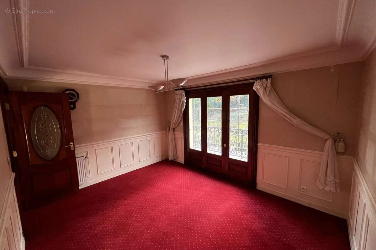 Maison à SAINT-MAUR-DES-FOSSES