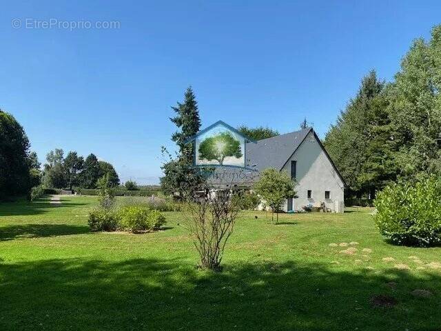 Proche Lyons la forêt, au calme, très bel ensemble immobilier avec une maison de 245 m2 au sein d'un parc clos de 8 000 m2. - photo 2