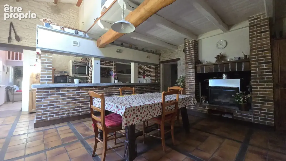 Maison 6 pièces 198 m² à vendre à Saint-Cyr-Du-Doret (17170) - photo 5