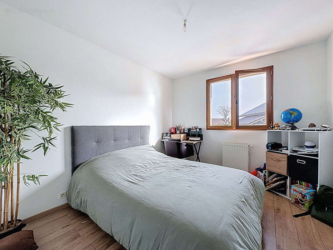 Maison à LA ROCHE-SUR-FORON