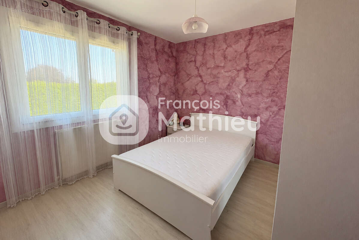BLYES - Maison 5 pièces - 3 Chambres - 133 m2 habitables - Terrain d'environ 1221 m2 - photo 10