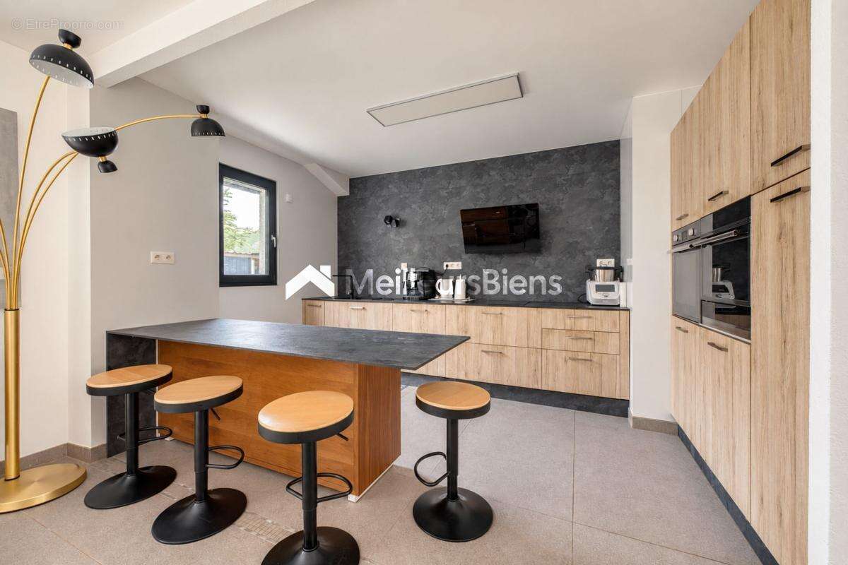 AMANCY - Belle maison familiale de 151m2 avec piscine - 4 chambres - photo 5