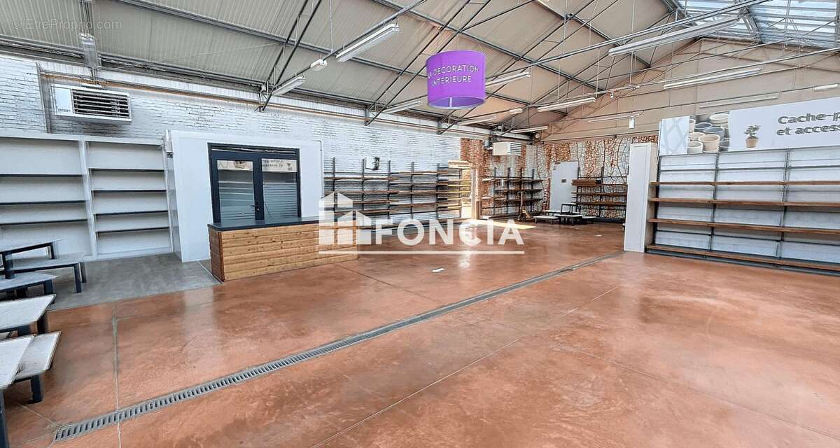 Commerce à LA LANDE-PATRY