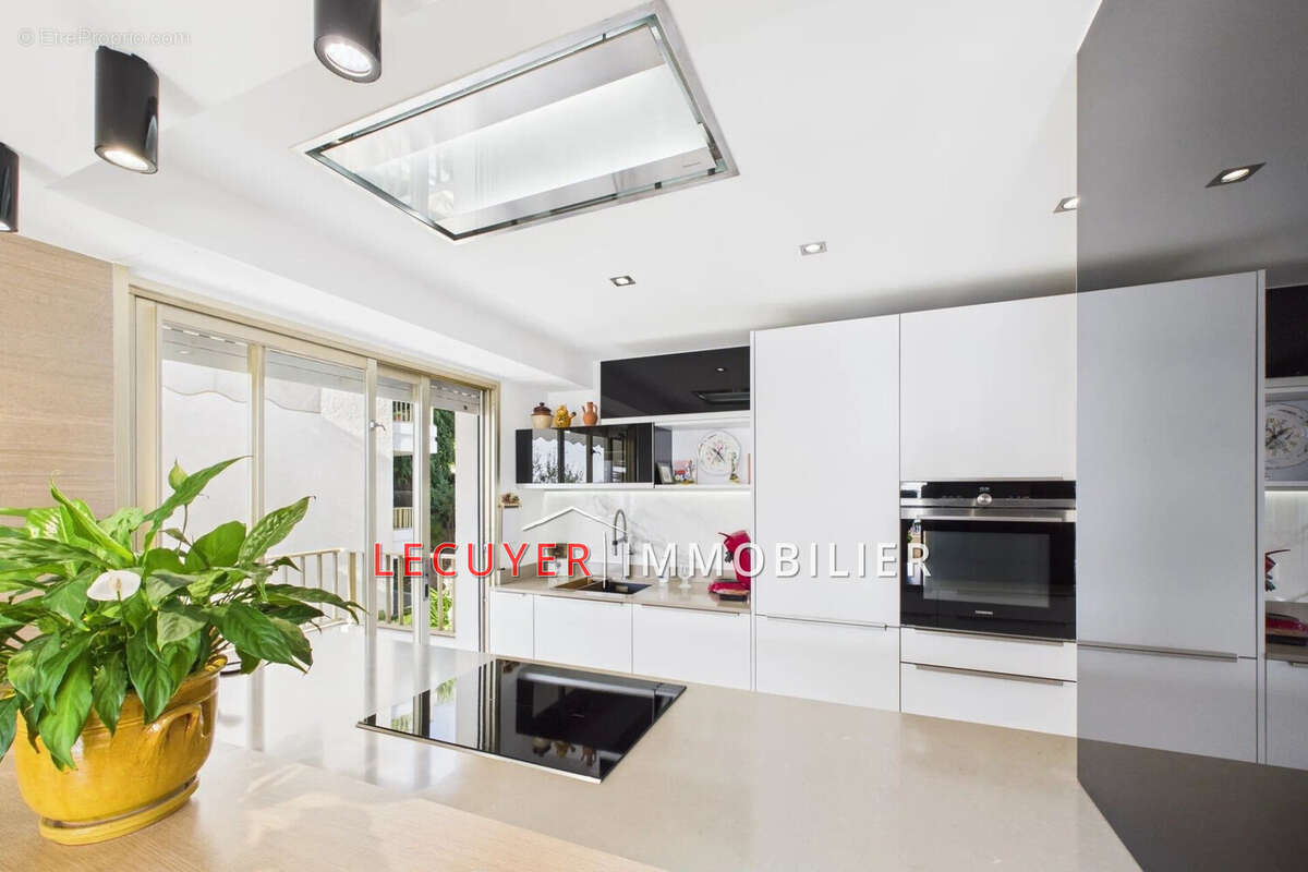 Appartement à VALLAURIS