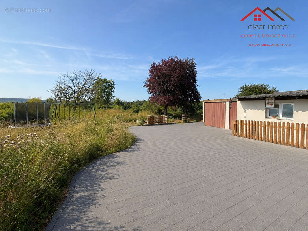 Maison individuelle de 130 m2 sur un terrain de 20 ares   Nombreuses dépendances - photo 10