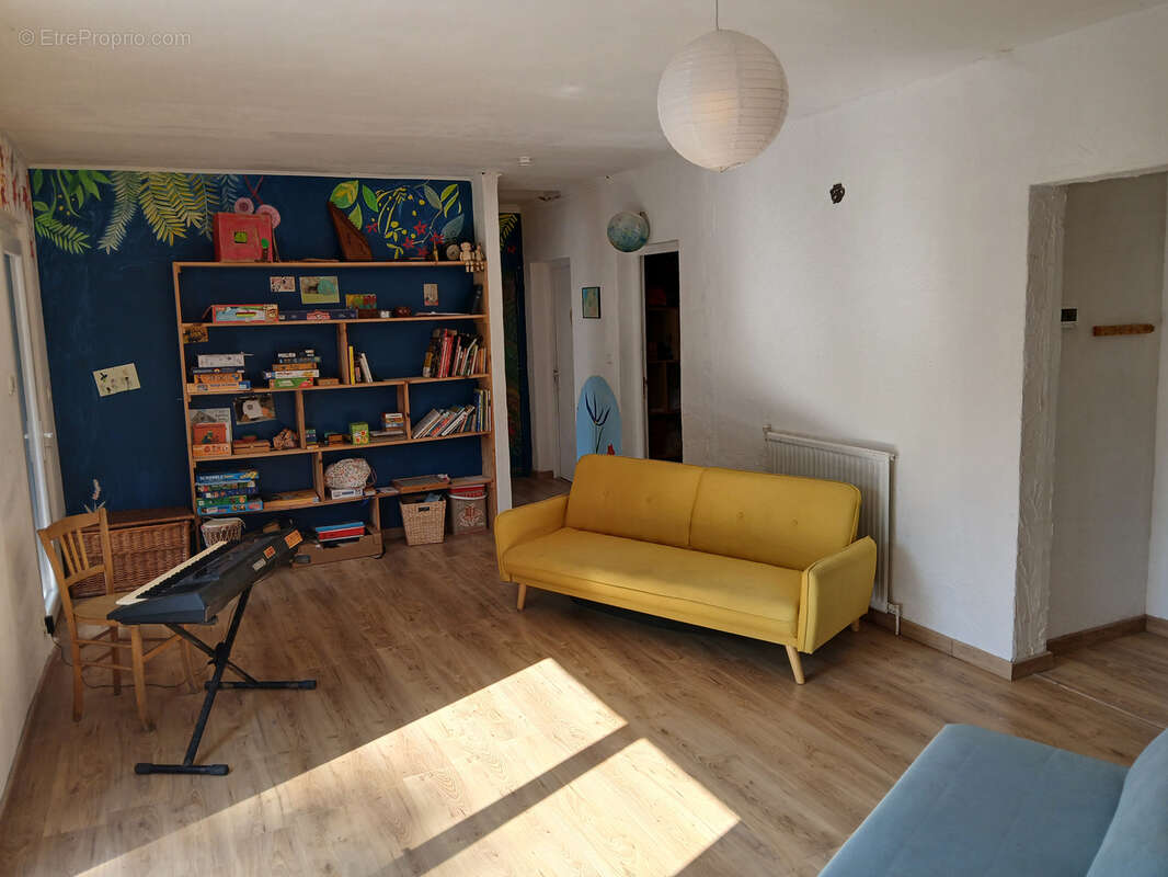 Maison à REYNES
