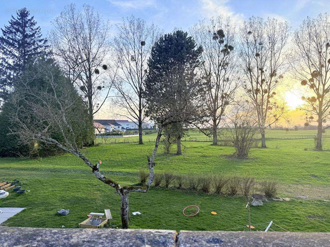 Maison à VERCEL-VILLEDIEU-LE-CAMP