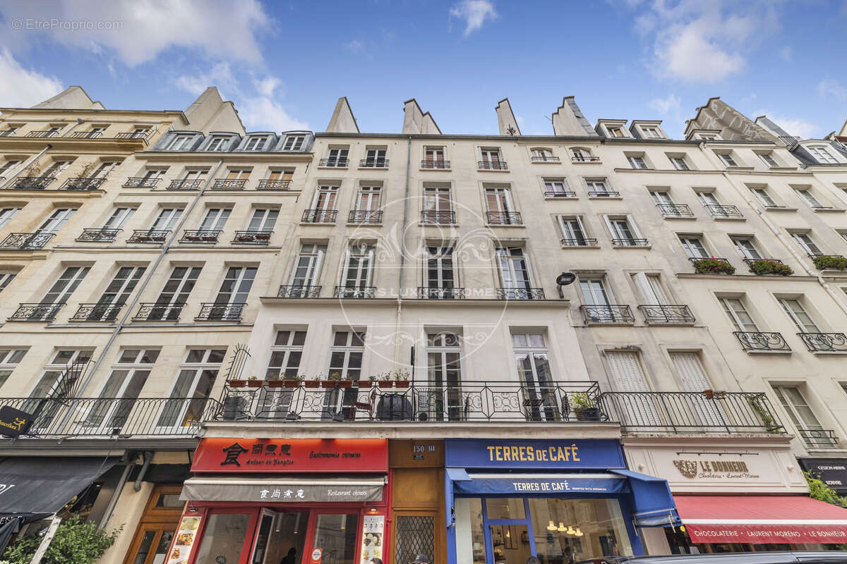 Appartement à PARIS-1E