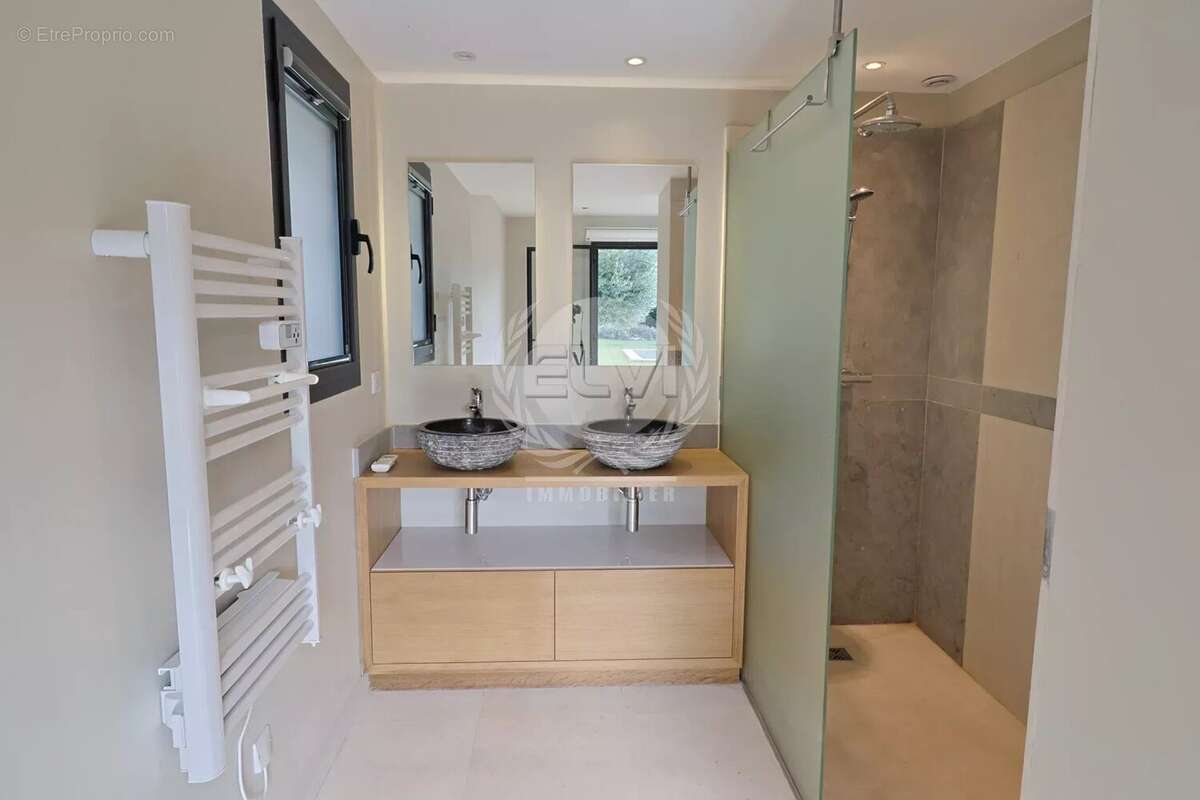 Maison à PLAN-DE-LA-TOUR