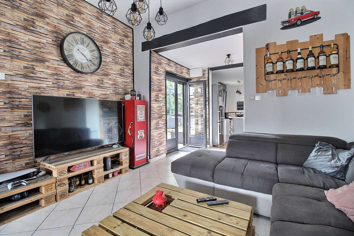 Maison familiale semi-plain-pied de 186m2 avec 5 chambres et 3 salle de bains. - photo 2