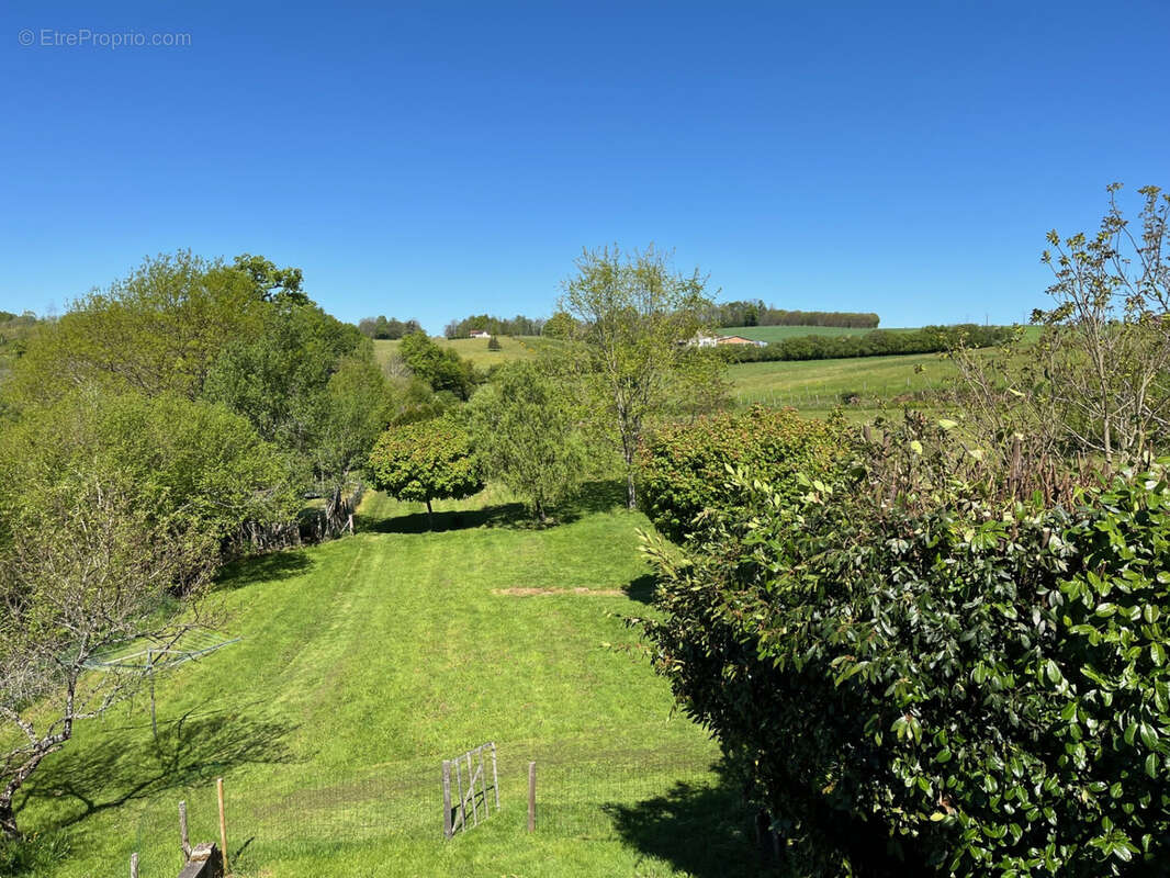Maison à COUSSAC-BONNEVAL