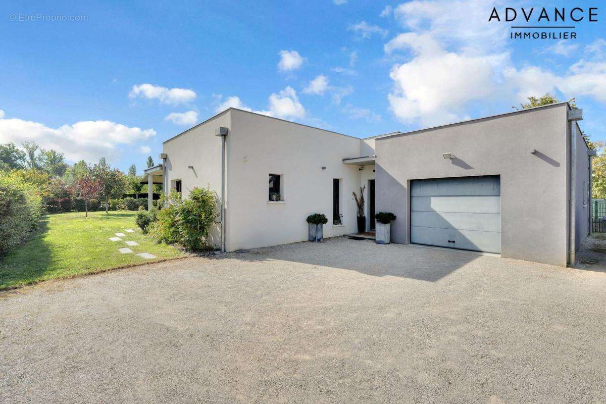 Maison à SAINT-NAUPHARY