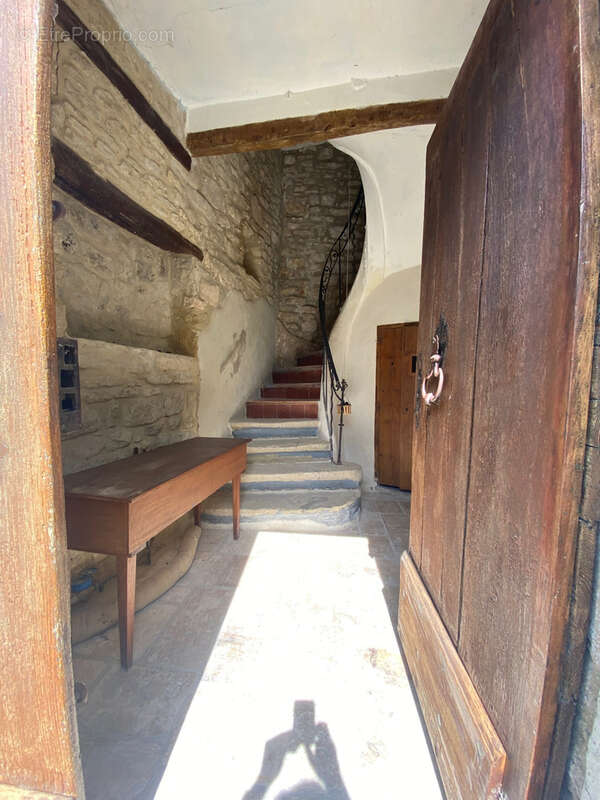 Maison à LA ROQUE-SUR-PERNES