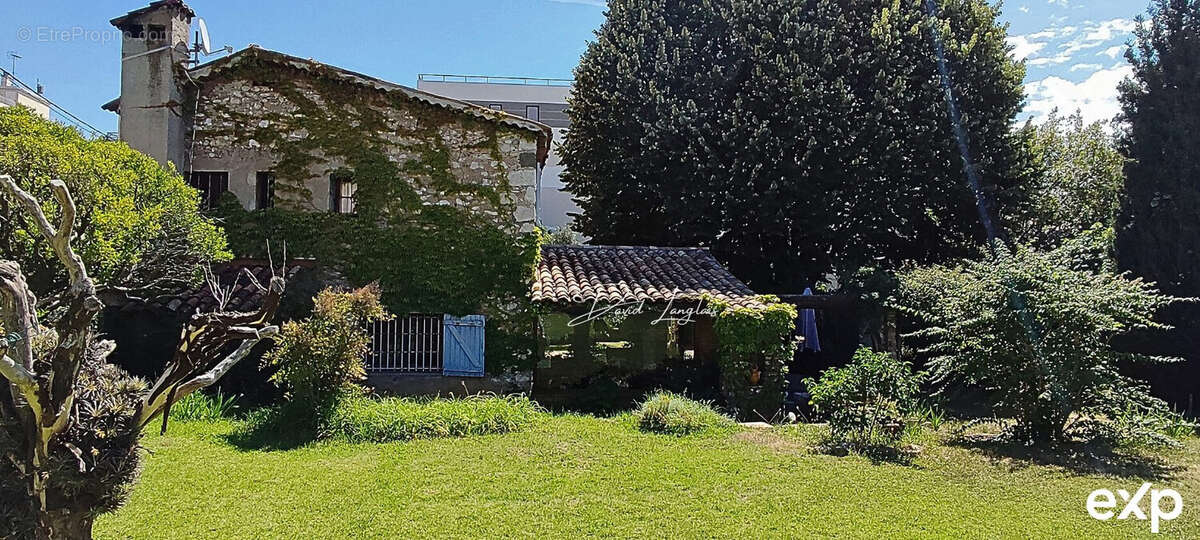 Maison à SAINT-LAURENT-DU-VAR