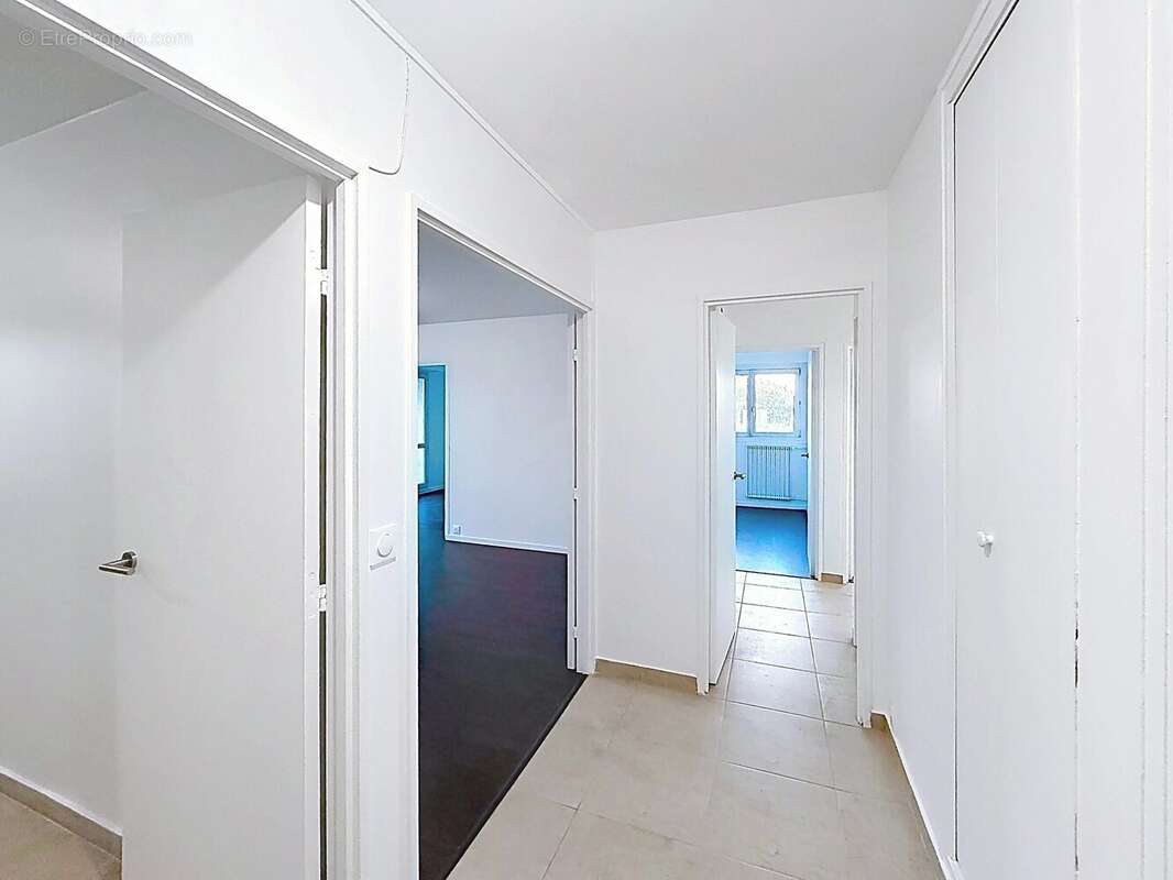 Apt f4 - balcon- cave et parking - 10 mns rer a - photo 6