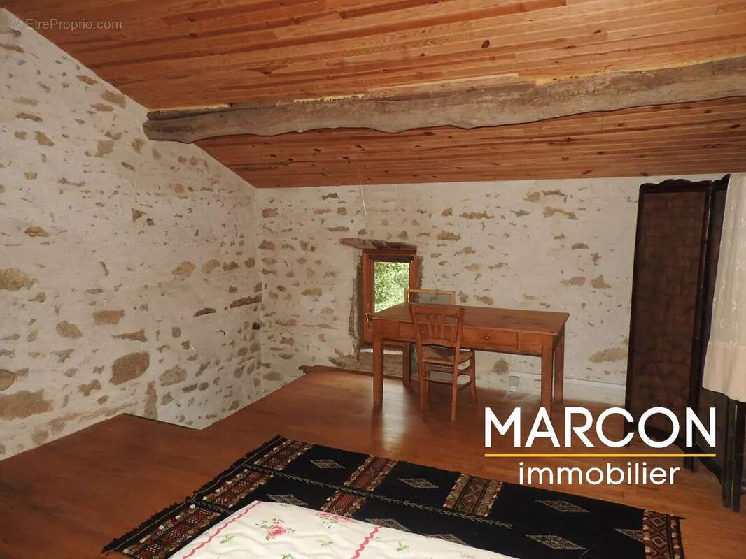 Maison à SAINT-PIERRE-BELLEVUE