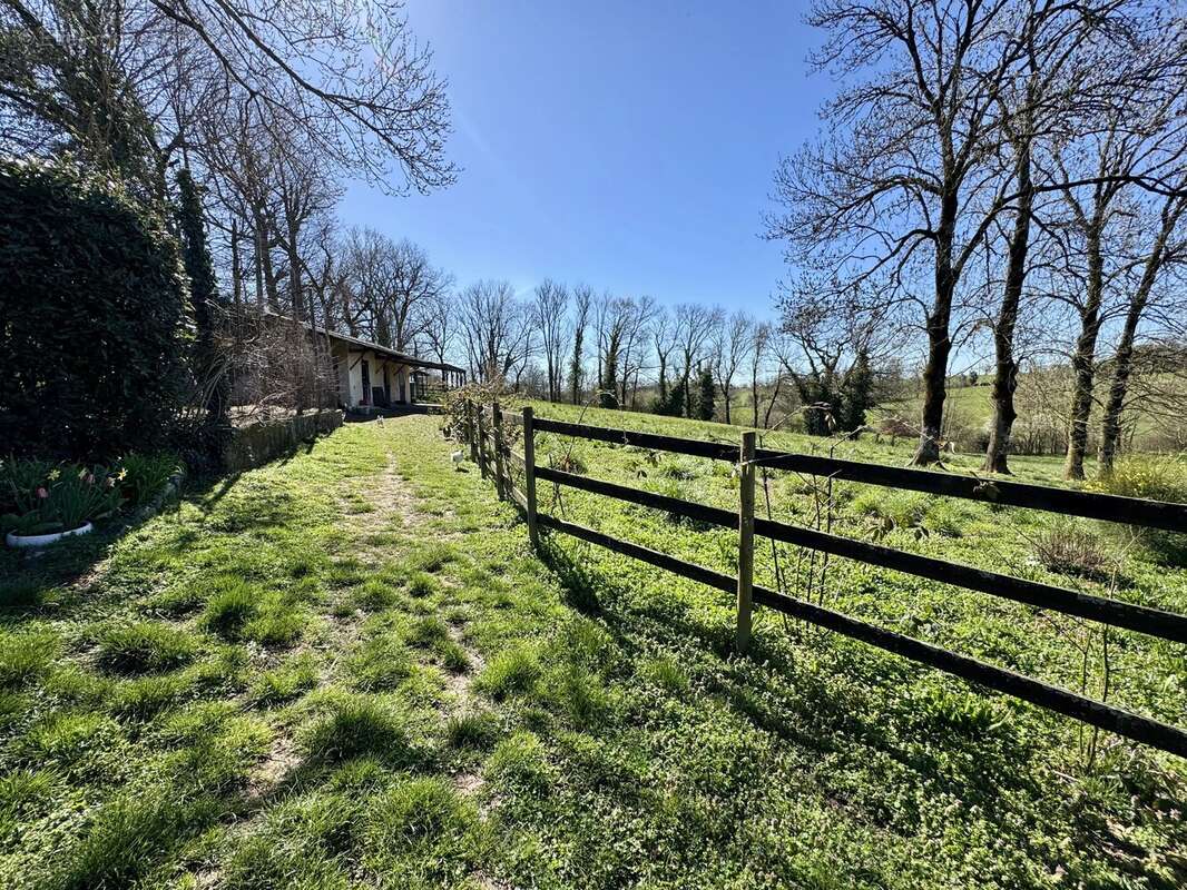 Maison à MIRANDOL-BOURGNOUNAC