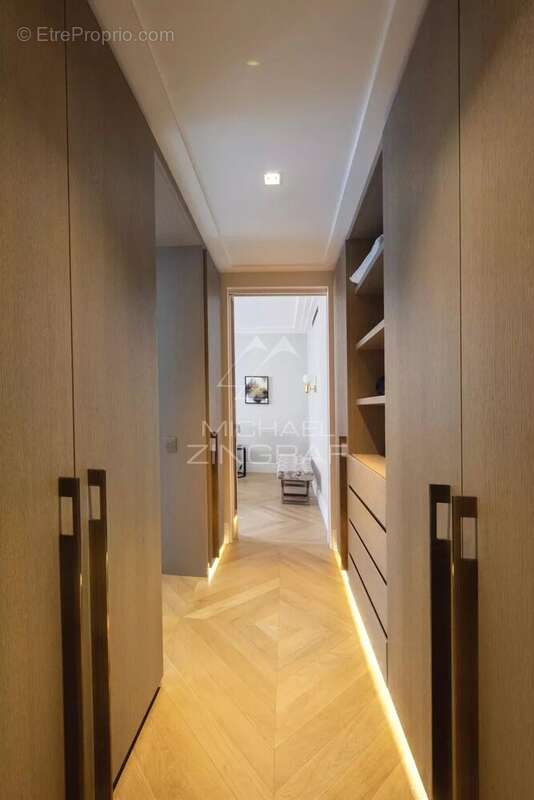 Appartement à PARIS-8E