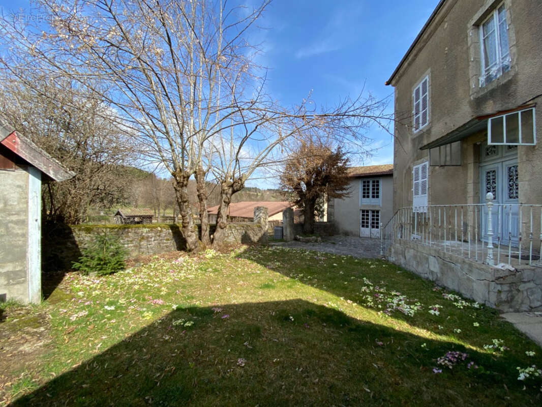 Maison à SAINT-ALYRE-D'ARLANC