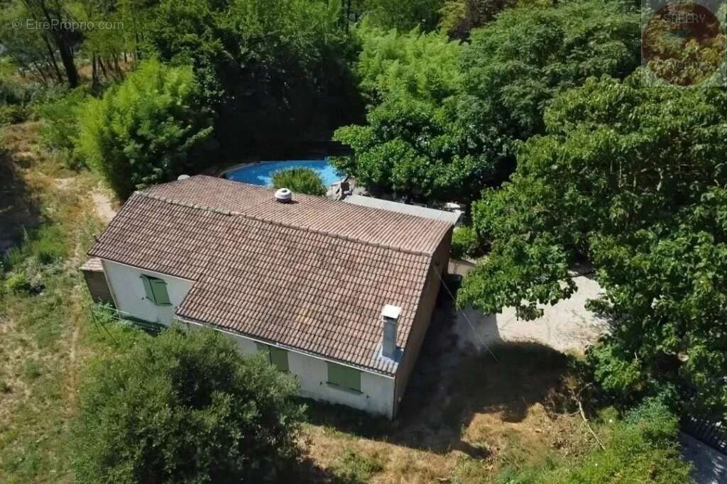 Villa plain pied avec grand terrain et piscine bord ee riviere - photo 2