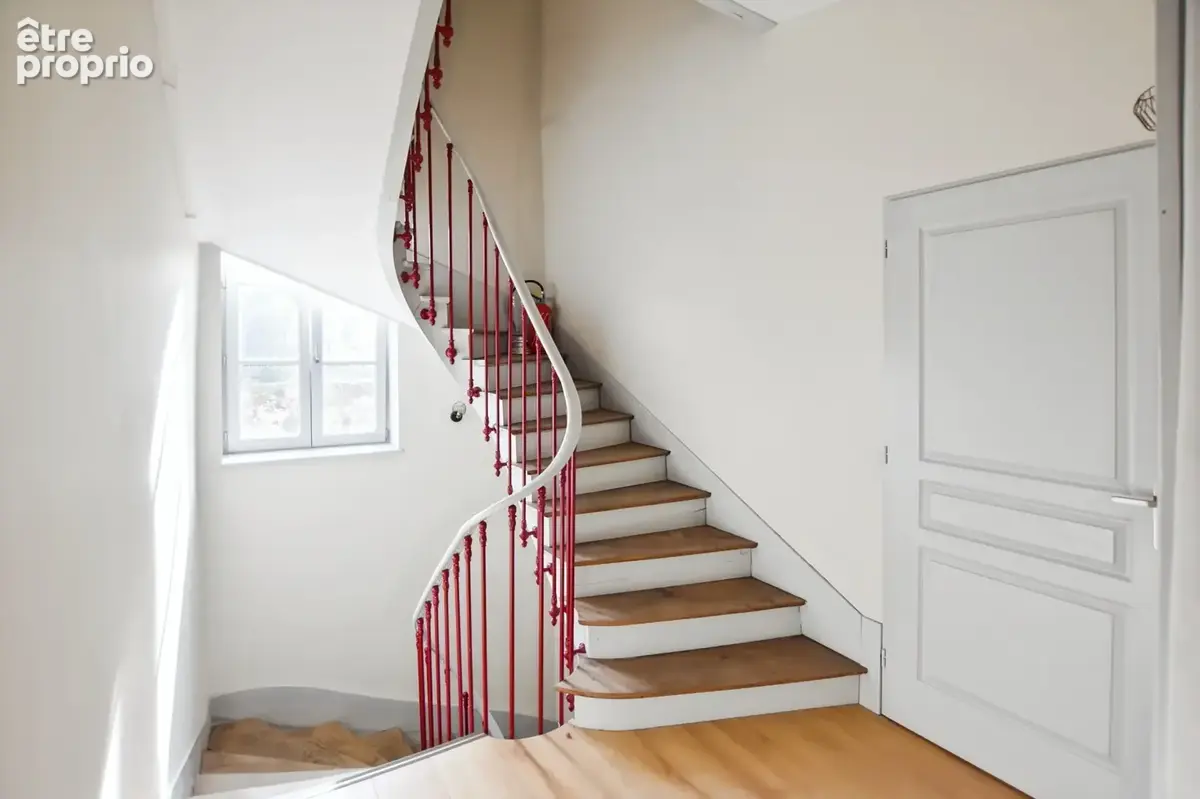 Propriété rénovée de 324 m² avec terrain à COUCHES (71) - photo 10