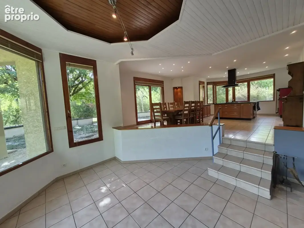 Maison d'architecte de 200 m2 édifiée sur un terrain de 1793 m2 - photo 7