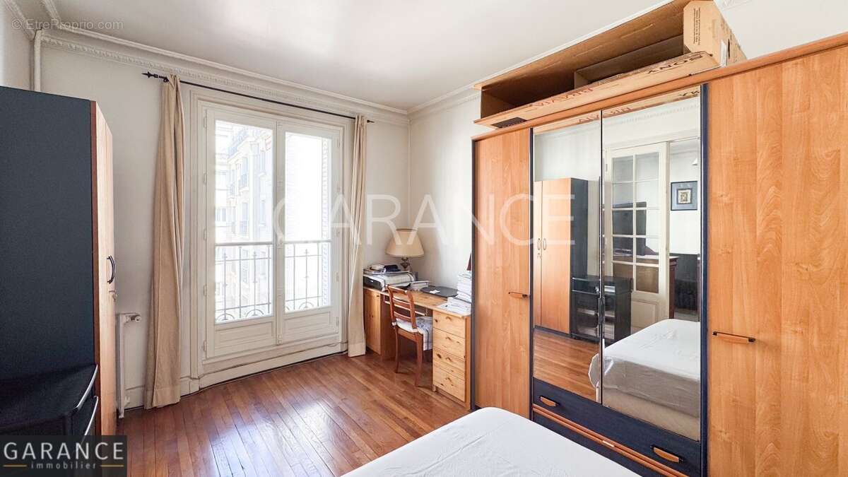 Appartement à PARIS-14E