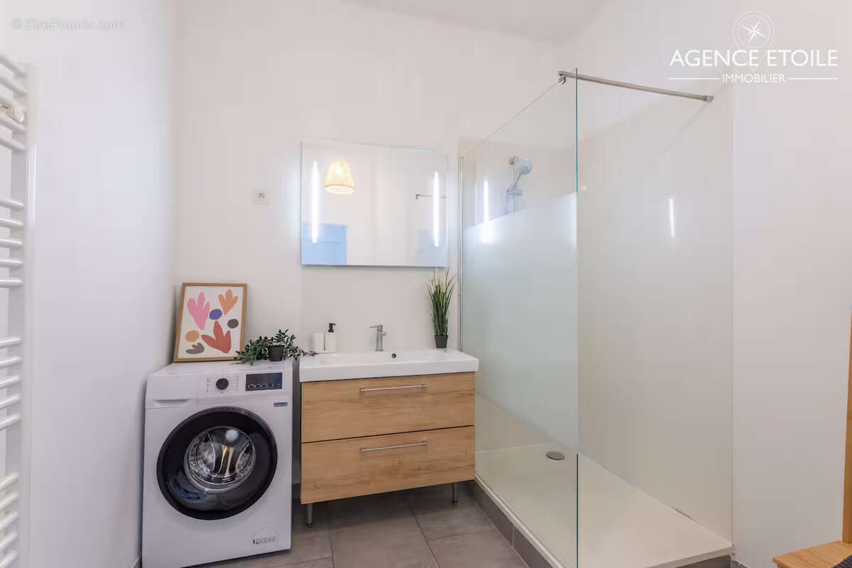 Appartement à MARSEILLE-1E