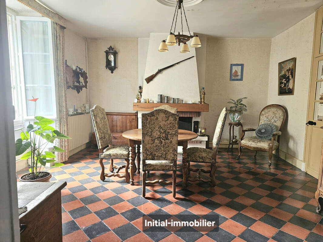 Maison à BEAUMONT-LA-RONCE