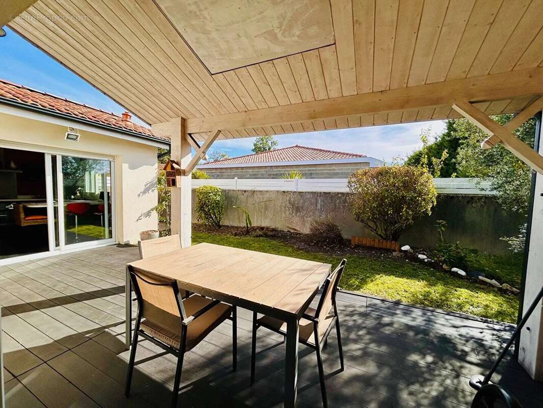 Maison à PARENTIS-EN-BORN