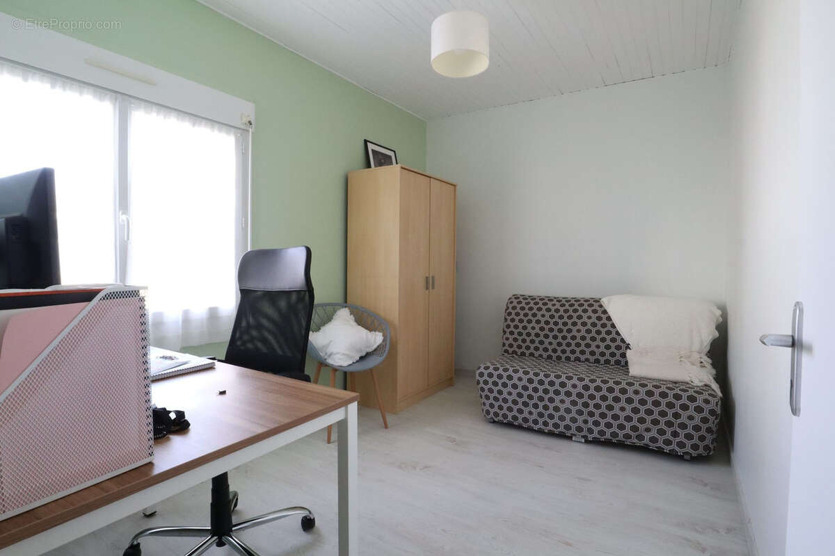 Proche GARE, CENTRE VILLE, commerces, maison totalement rénovée offrant 2 chambres - photo 9