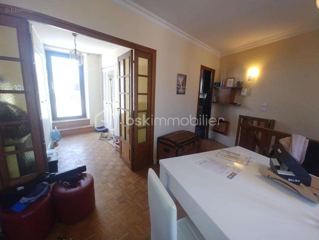 Appartement à URY