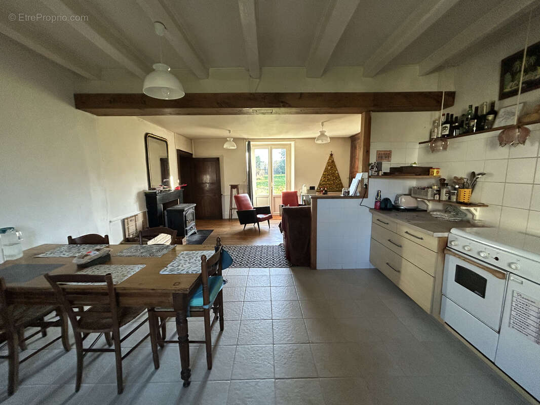 Fermette charentaise avec grange - dependances et jardin - photo 4