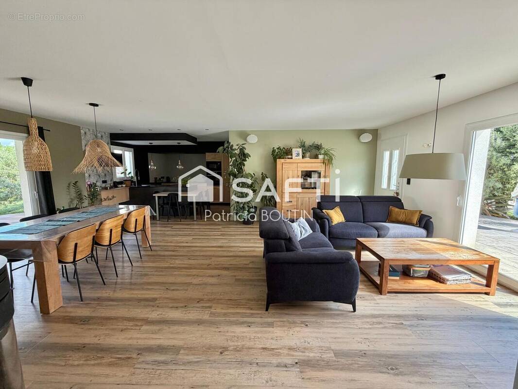 Photo 1 - Maison à SAINT-CHRISTOPHE-SUR-ROC