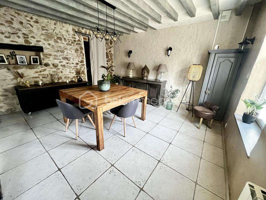 Maison à CRECY-LA-CHAPELLE