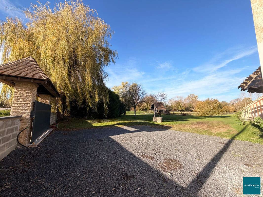 Maison à CHICHEBOVILLE