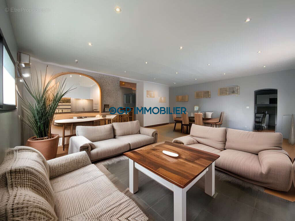 Maison à BRUGUIERES