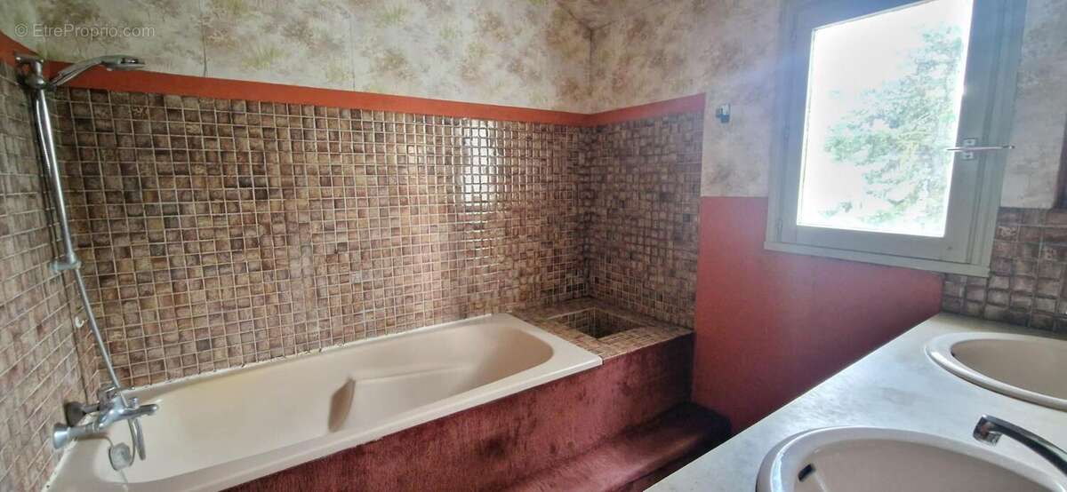 Maison à CROIX-CHAPEAU