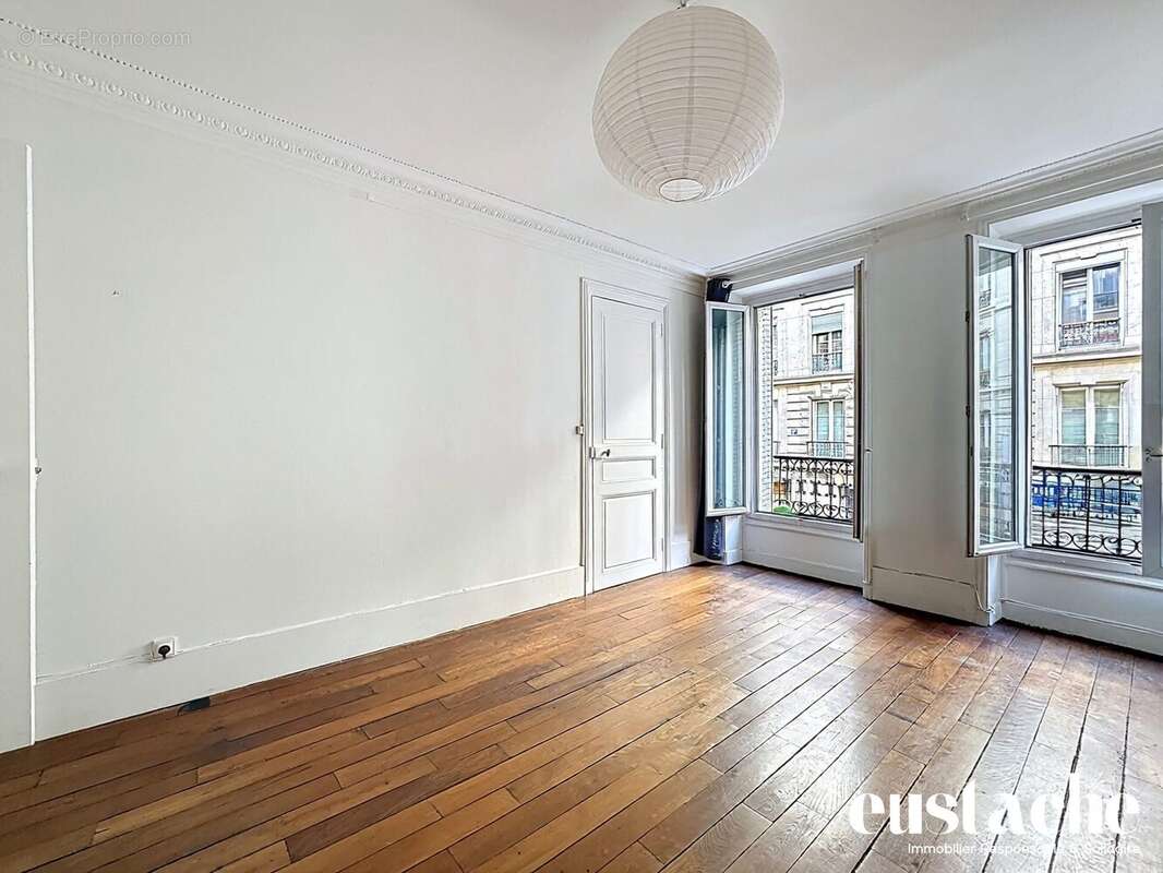 Appartement à PARIS-10E
