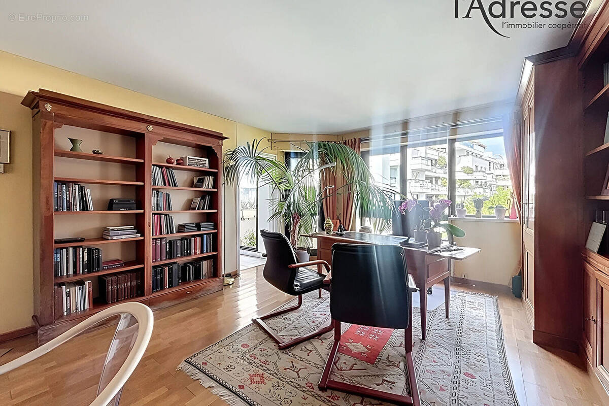 Appartement à SURESNES