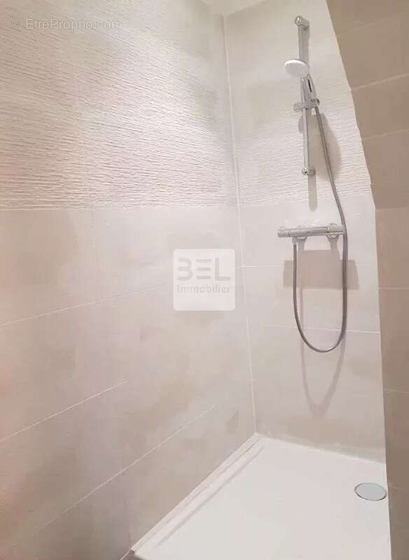 Appartement à BAGNOLS-SUR-CEZE