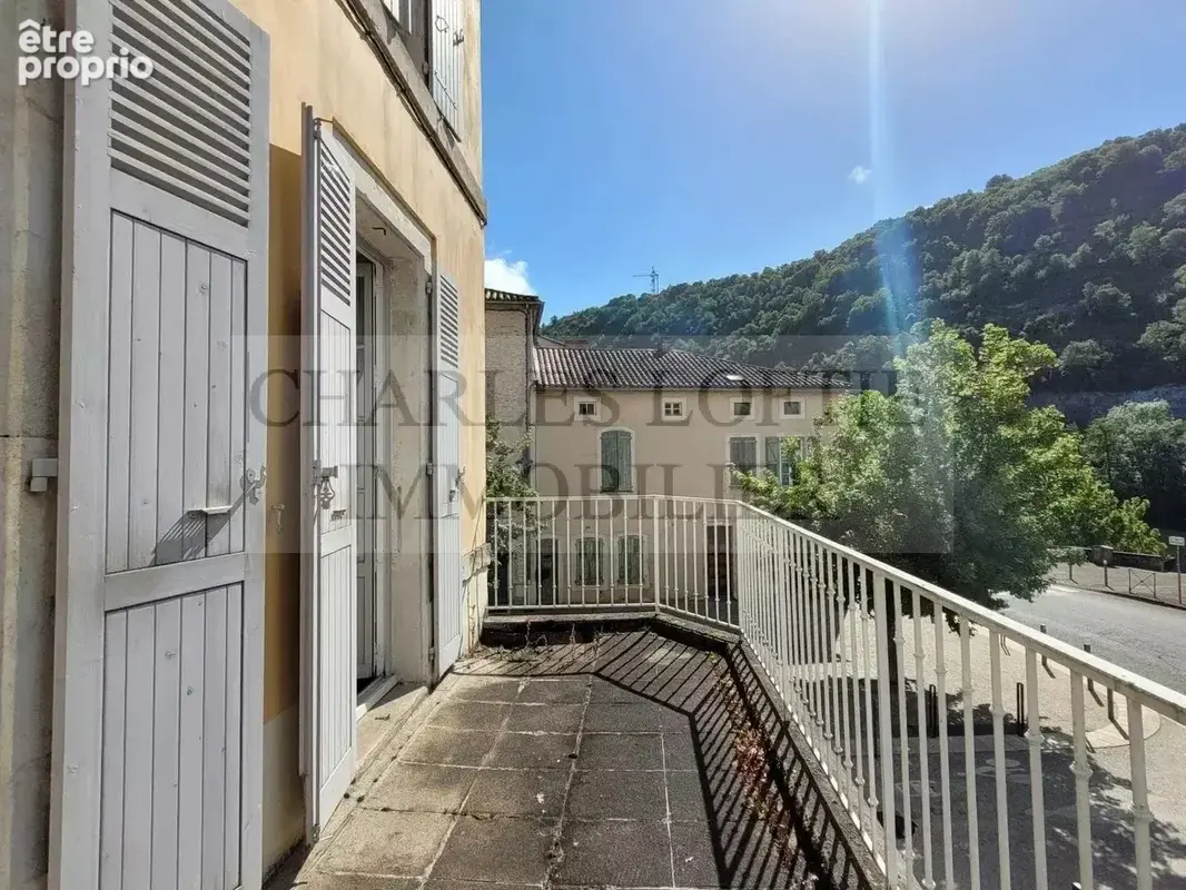 Maison de ville avec terrasse et vue sur le Lot - photo 2