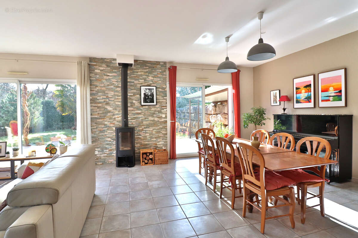 Maison à CHARBONNIERES-LES-BAINS