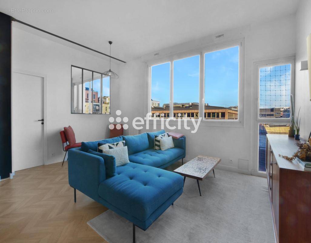 Appartement à COURBEVOIE